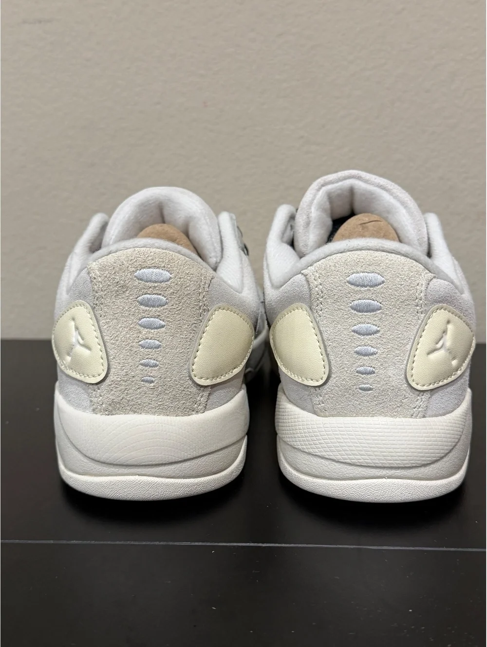 Size 9 - Jordan Session “Phantom”